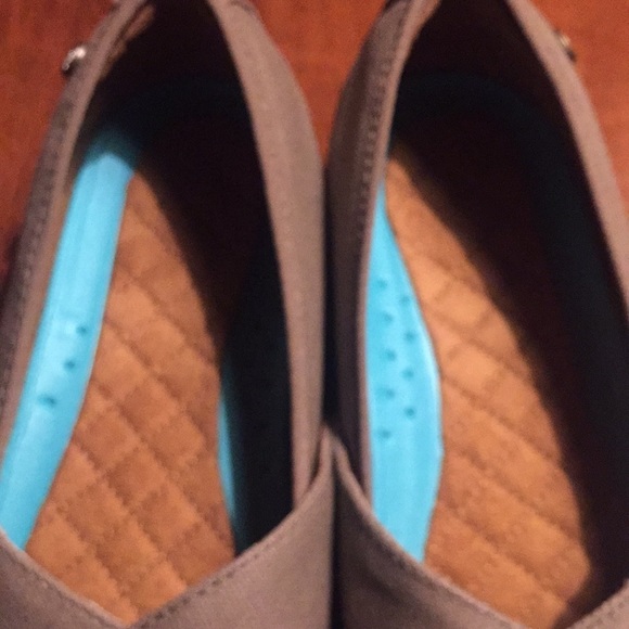 NWOB Mozo 9/8.5 Brown Slip-on Shoes - Picture 5 of 6